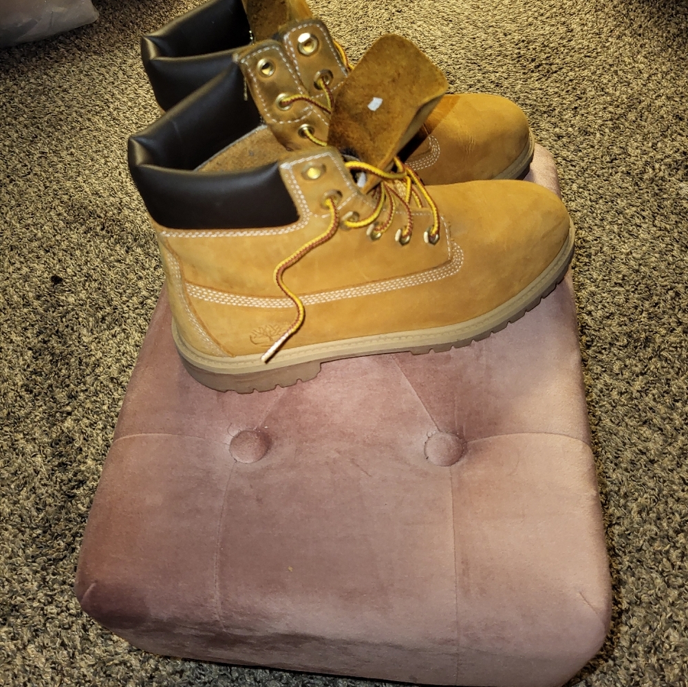 Men size 5.5 Women 7.5 Timberland Boot